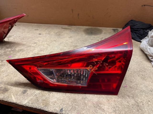 Toyota Corolla ZRE182 R Tailgate Light