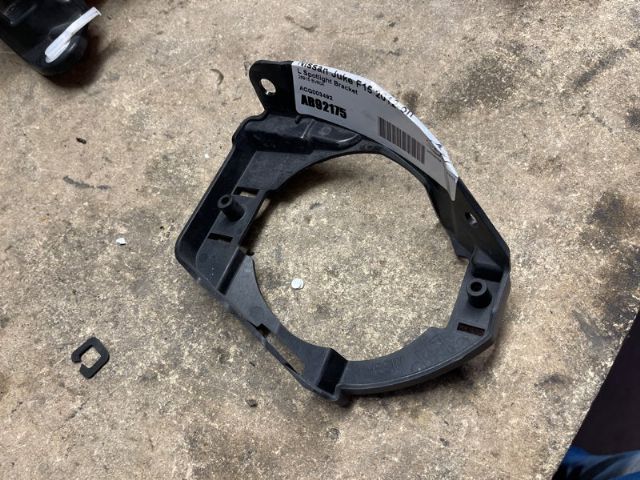 Nissan Juke F15 2012-2014 L Spotlight Bracket