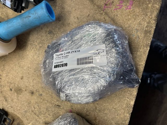 Toyota C-HR ZYX10 LF Door Actuator