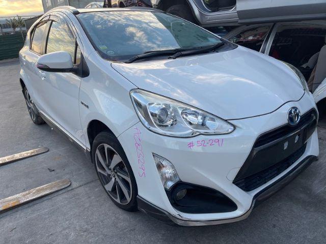 Toyota Aqua NHP10 2011-2015