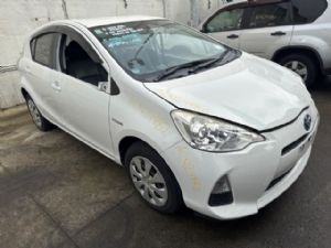 Toyota Aqua NHP10 2011-2015