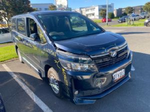 Toyota Voxy ZWR80